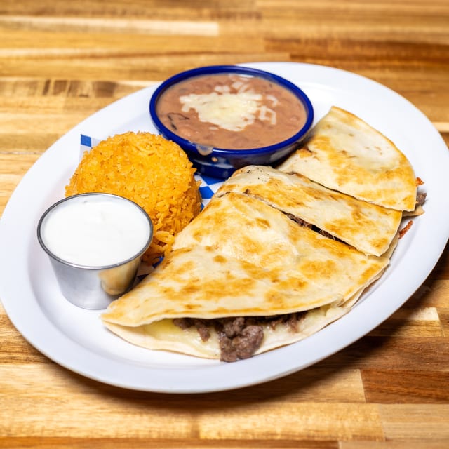 Quesadilla con Carne - With Meat.